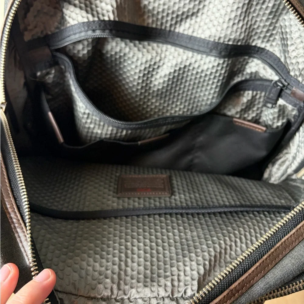 Tumi Alpha Bravo Everett Essential Tote Gray/Brown Exterior